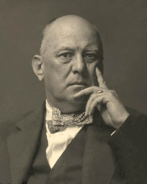Ritratto di Aleister Crowley