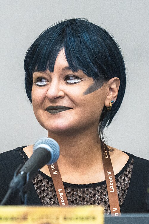 Ritratto di Darcie Little Badger