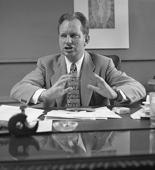 Ritratto di L. Ron Hubbard